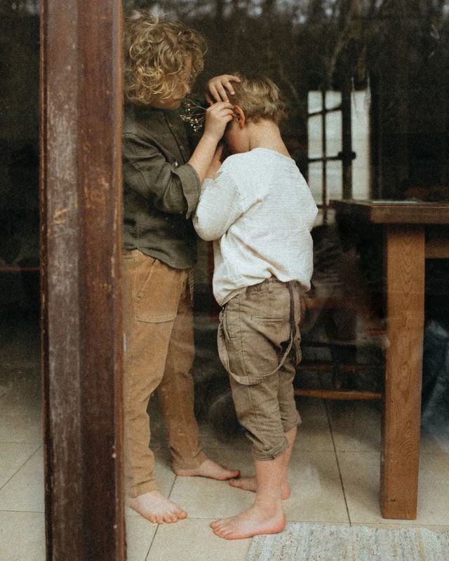 4/100

#madeleinedeproust
#100daysoflumière2023
#100daysoflumière2023_asw
#douceurdevivre
#childhoodunplugged
#memoirs_of_childhood
#maisondecampagne
#talesofphotography
#thehairmemoirs
#childhoodwonders 
#loveourbigkids
#purelyauthenticchildhood
#treasured_childhood
#fleetingtotimeless
#momtogcollective
#photographelifestylebelgique
#simplymothers
#thefamilynarrative
#storiesoftheeveryday
#narrateursdevie
#empara
#100daysoflumiere2023 
#siblinghoodlove 
#heartofhome 
#thefamilycollective 
#phlockconnection